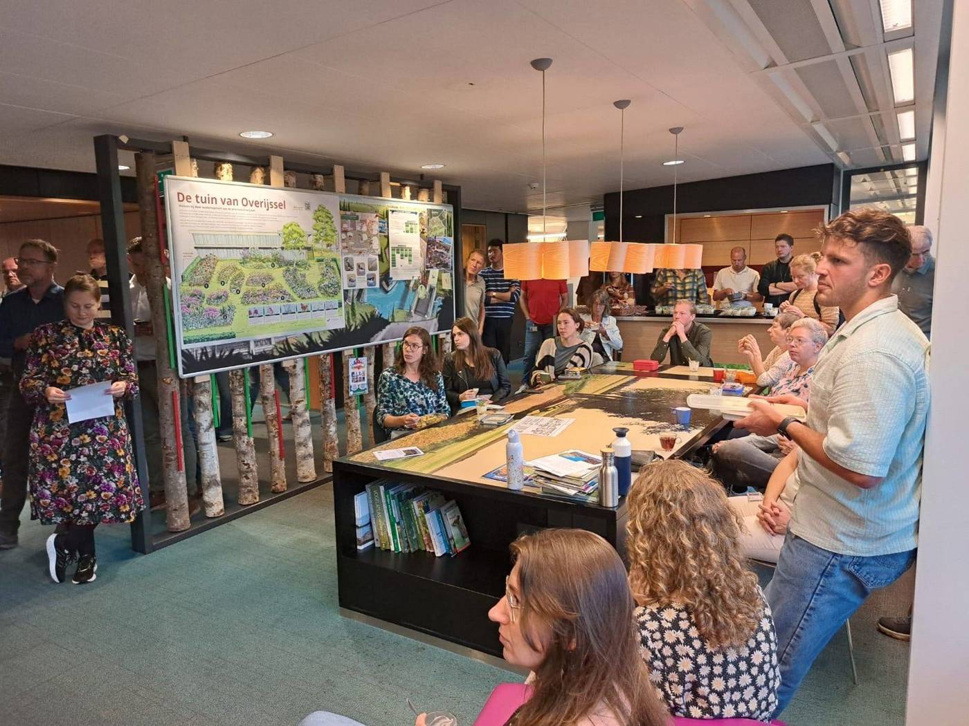 Groep mensen bij lezing agrarisch natuurbeheer